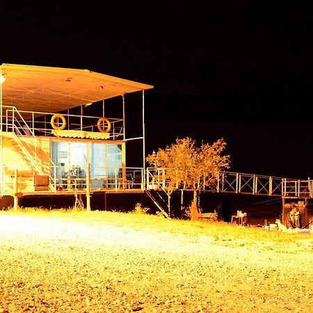 Delta Pontoon Hotell Mahmudia Eksteriør bilde
