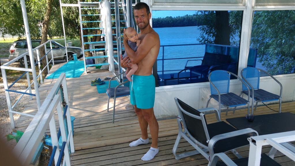 Delta Pontoon Hotell Mahmudia Eksteriør bilde