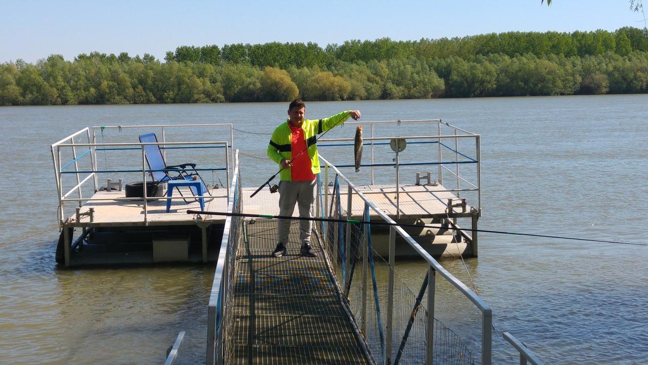Delta Pontoon Hotell Mahmudia Eksteriør bilde